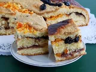 sweet bun with orange skin and almonds filling