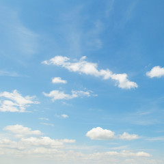 Obraz na płótnie Canvas white fluffy clouds