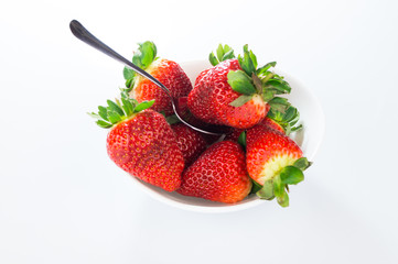 Fragole, scatola di fragole rosse in cucina, food, fragole nella tazza