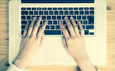 ラップトップ、インターネット、仕事、メール、ノマドワーカー、俯瞰