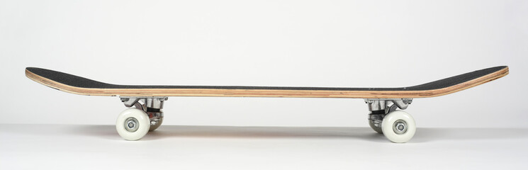 Monopatín de color negro