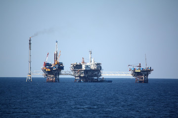 Oil platform