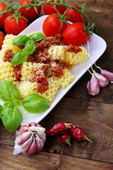 Pasta casereccia con salsa di pomodori secchi