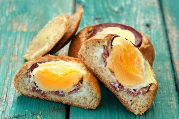 Eggs and ham baked inside wholegrain buns