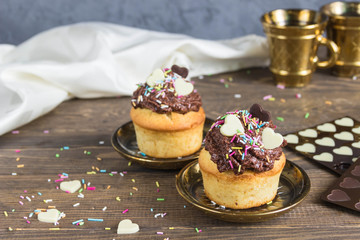 cupcakes with chocolate cream cheese, romantic