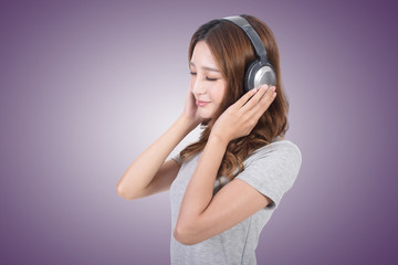Naklejka premium Woman enjoy the music