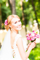 Naklejka premium Closeup portrait of young gorgeous bride