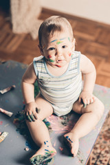 Fototapeta premium Cute boy artist playing with colors