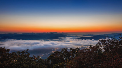 Obraz premium Seoraksan mountains is covered by morning fog and sunrise in Seo