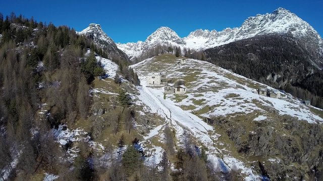 Alpeggio con baite - Ripresa aerea Valmalenco