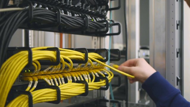 Hand plug in out cable