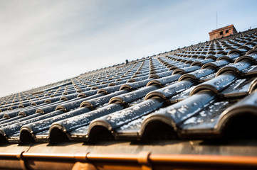 Dachówka dom jednorodzinny © BlackMediaHouse