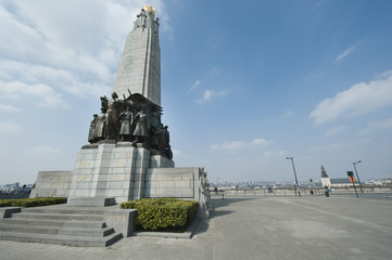 Fototapeta na wymiar Monument to the glory of Belgian Infantry in World War I and II.