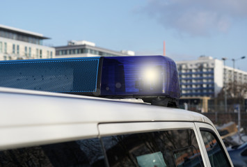 geparktes Polizeiauto in der Innenstadt von Magdeburg