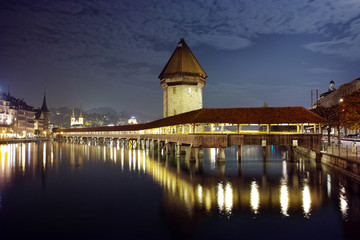 Naklejka premium Night photos of Chapel Bridge in City of Lucern, Canton of Lucerne, Switzerland