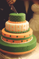 Ozdobny Zielono - pomarańczowy tort lukrowy