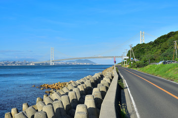 淡路島西側から見た明石海峡大橋