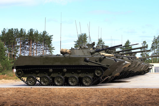 Airborne combat vehicles