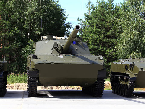 Self-propelled gun
