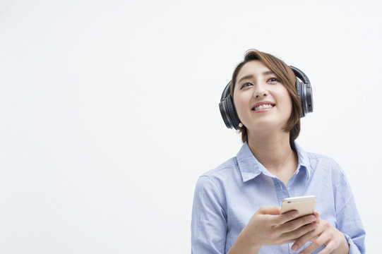 Women are listening to music happily in the smartphone
