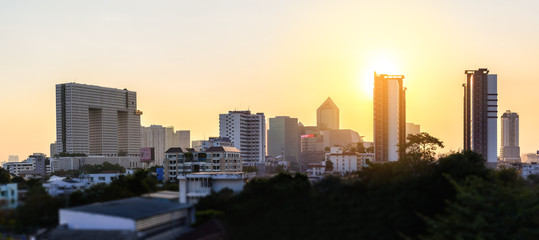 Obraz premium Bueatiful cityscape sunset at Bangkok, capital city of Thailand.
