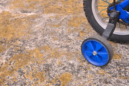 Fototapeta Training wheels on a blue children's bicycle
