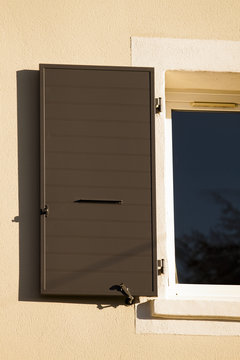 mod&egrave;le de volet aluminium