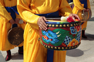 Seoul South Korea traditional changing of the royal guard drum ceremony photo - obrazy, fototapety, plakaty