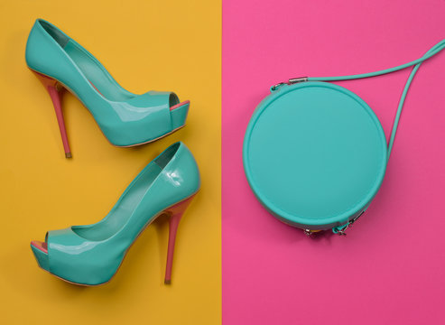 Fototapeta Neon wysokie obcasy i torebka damska moda Conce