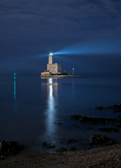 Faro di notte