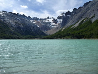 laguna esmeralda in tierra del fuego in patagonia