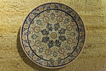 Plate with ornaments3