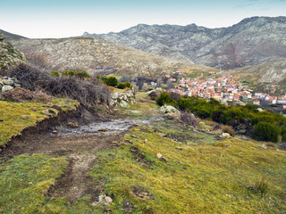 Fototapeta na wymiar Navandrinal y la Sierra de la Paramera. Avila