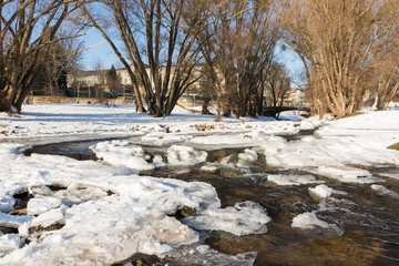 Winterlandschaft am Fluss