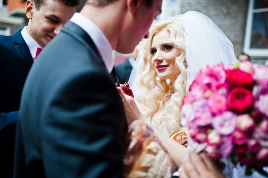 Bride wear boutonniere for groom