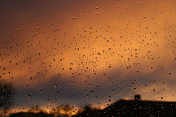 Nasse Fensterscheibe, Regenwetter