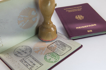 Einreisestempel und Stempel in einem Reisepass der Bundesrepublik Deutschland