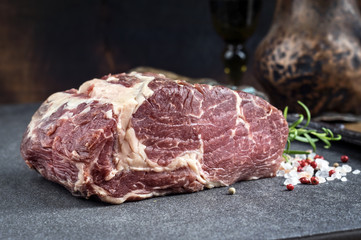 Dry aged Entrecote auf Steinplatte