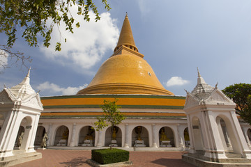 Fototapeta premium タイ国ナコーンパトムの仏塔プラ・パトム・チェディ