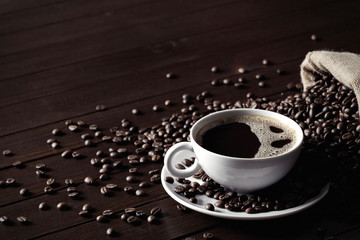 Kaffee Tasse mit Kaffeebohnen