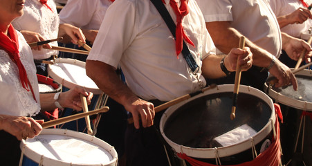 Banda de música en fiesta de Espelette, Francia