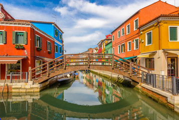 Fototapeta na wymiar Lovely bridge on the canal of Venice, Burano.