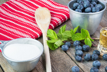 Ingredients for blueberry mojito.