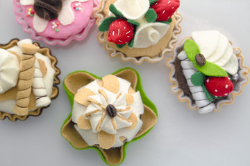 Finti dolci in pannolenci