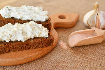 Sandwiches with soft cheese, pieces of bread, garlic 