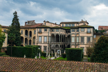 Villa Signorile antica con parco e statue