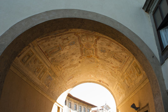 Affresco su volta di palazzo signorile centro storico