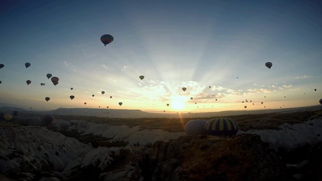 kapadokyada balonlarla g&uuml;ndoğumu