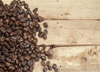 Roasted coffee beans / Roasted coffee beans placed on a wooden floor with space for text.