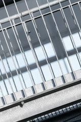 Stahlbau, stabil, sicher und leicht, feuerverzinkte Bauteile in der Architektur, Geländer,...